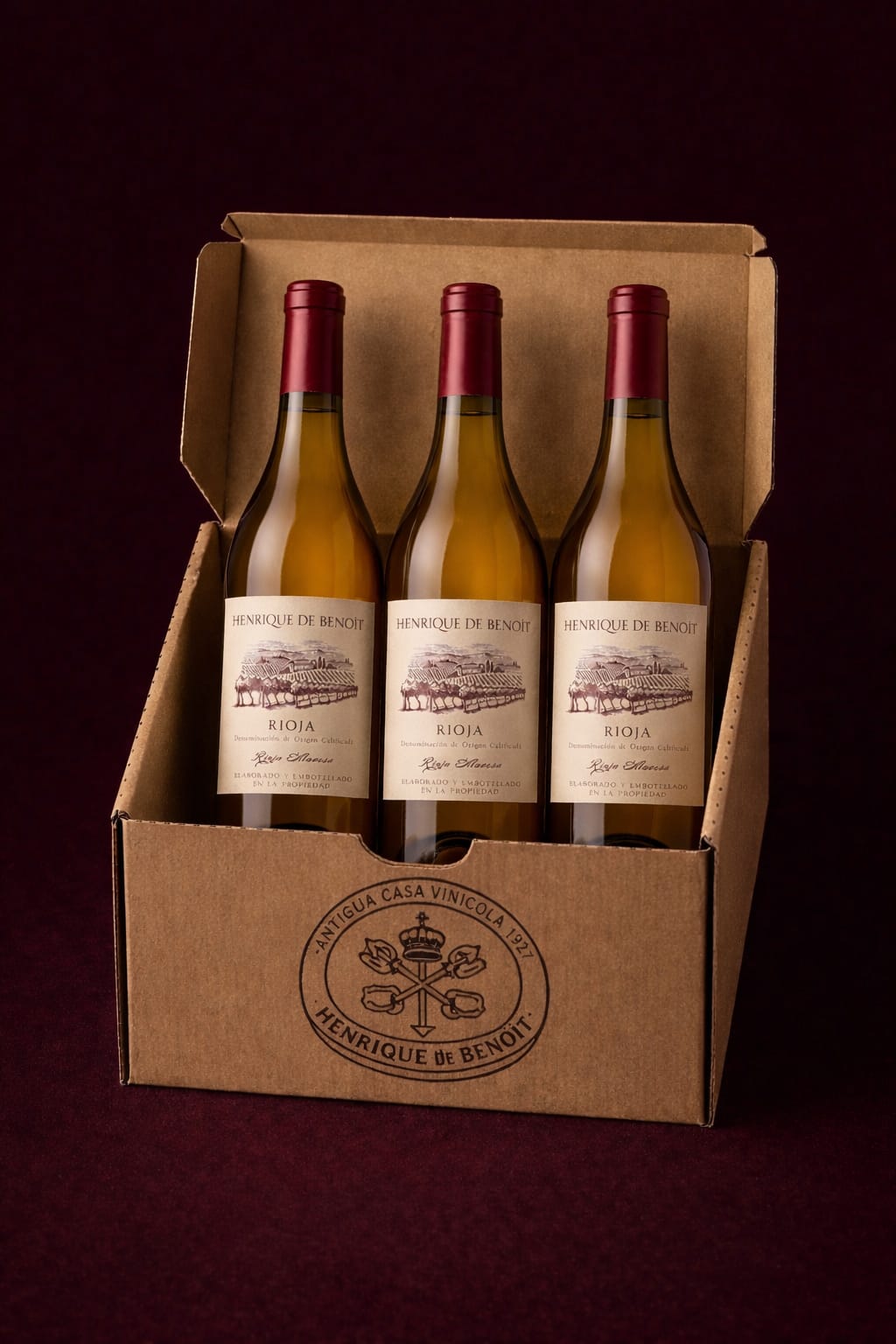 Tres botellas del viñedo singular de Las Mercedes en Labastida. Rioja Alavesa. Viuras antiguas, en lo alto de la sierra. Rioja auténtica donde elaboramos como antaño y en barricas viejas. Vino fino de Rioja